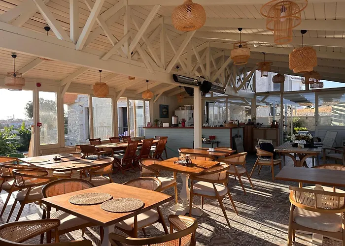 Elia Alacati Hotel *